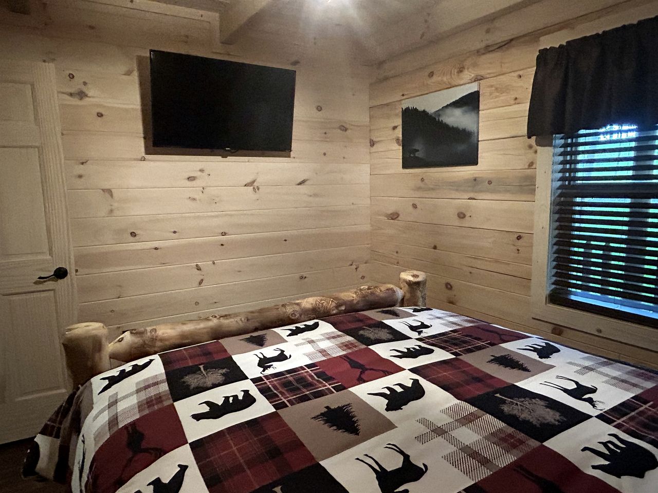 Incredible Cabin with Fireplace and Hot-tub in Campbellsville, Kentucky