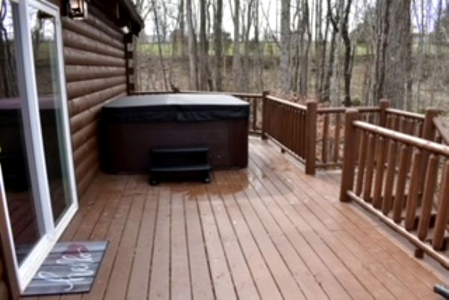 Incredible Cabin with Fireplace and Hot-tub in Campbellsville, Kentucky
