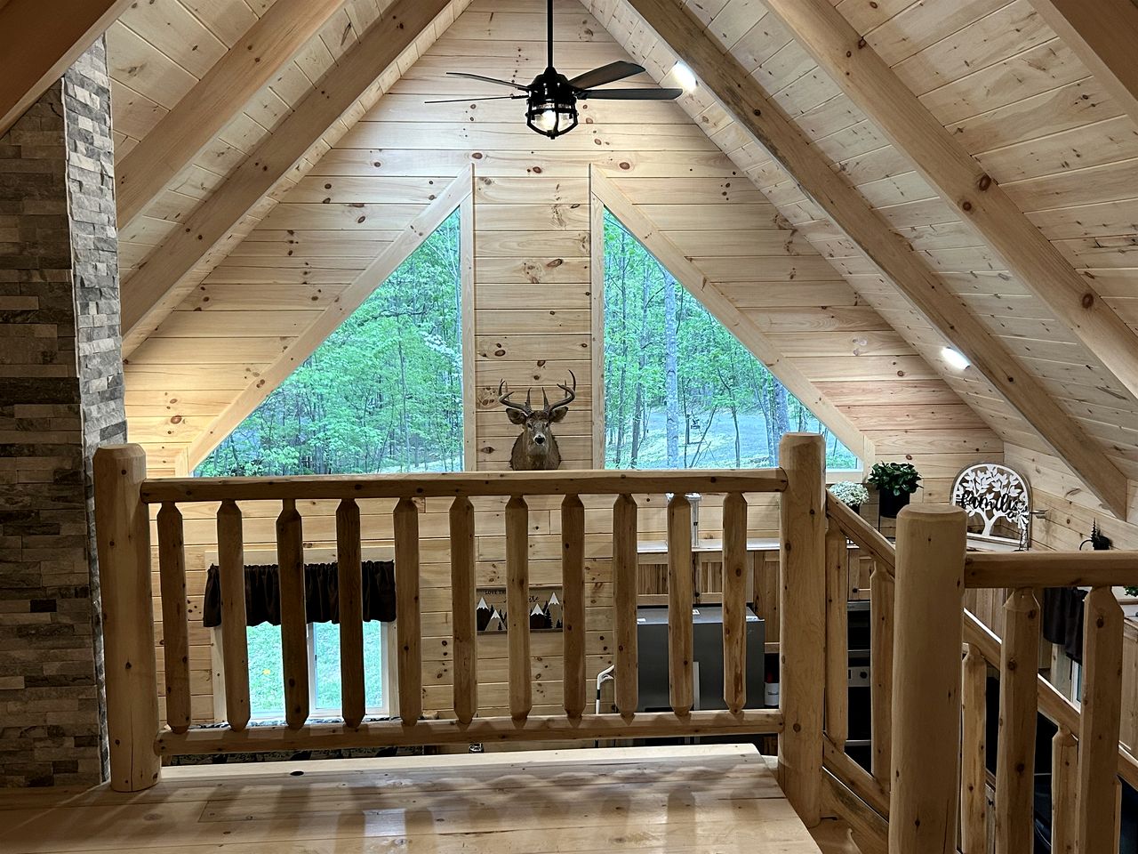 Incredible Cabin with Fireplace and Hot-tub in Campbellsville, Kentucky