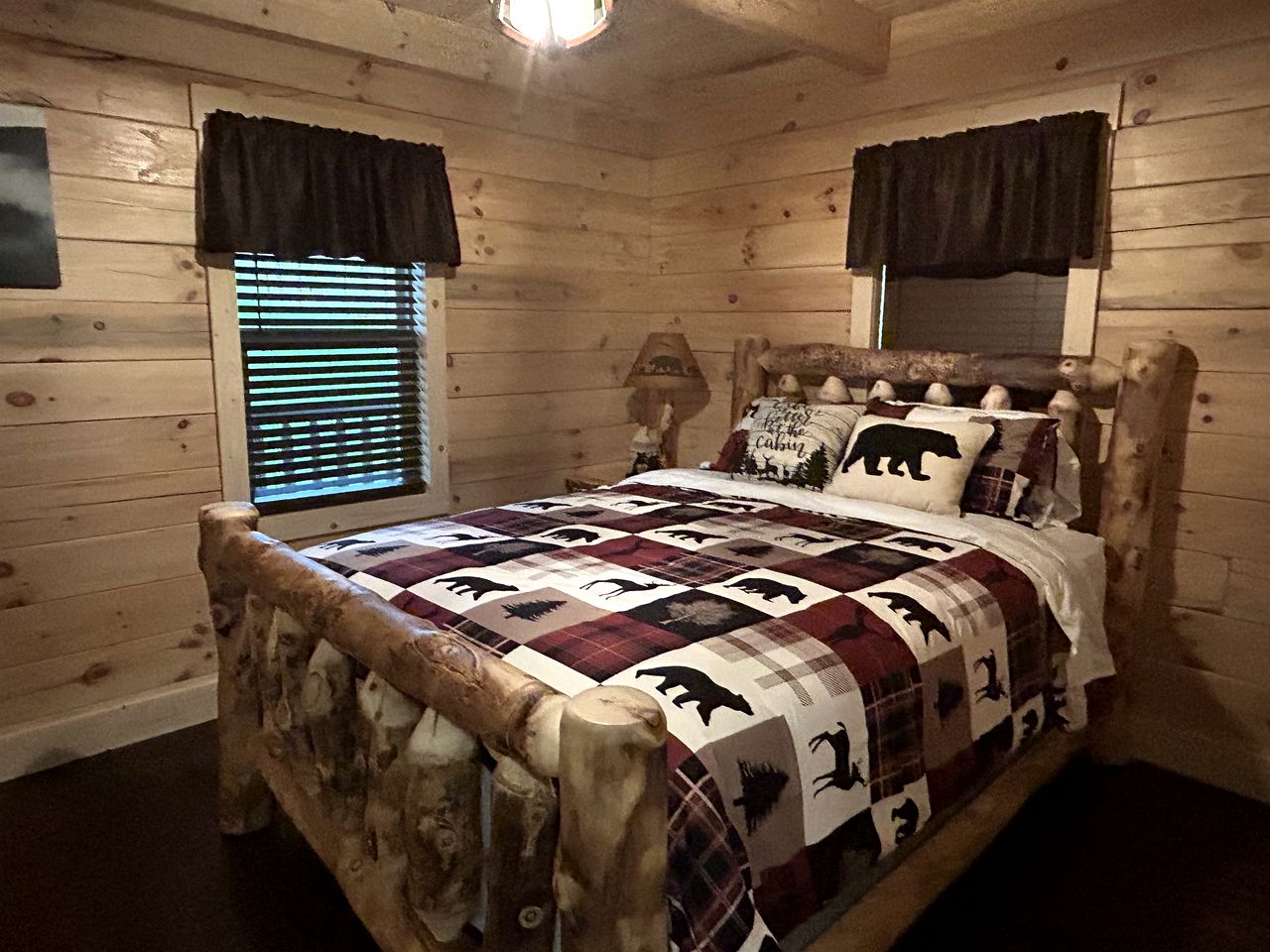 Incredible Cabin with Fireplace and Hot-tub in Campbellsville, Kentucky