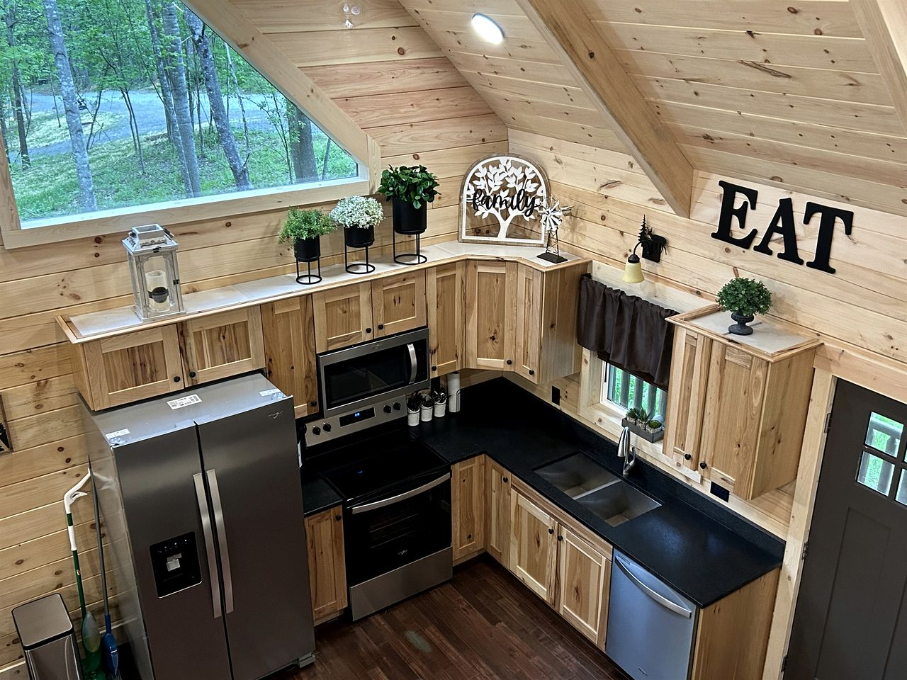 Incredible Cabin with Fireplace and Hot-tub in Campbellsville, Kentucky