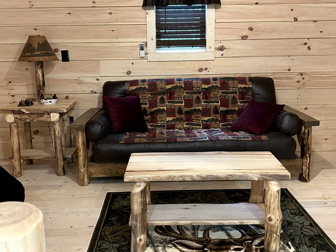 Incredible Cabin with Fireplace and Hot-tub in Campbellsville, Kentucky