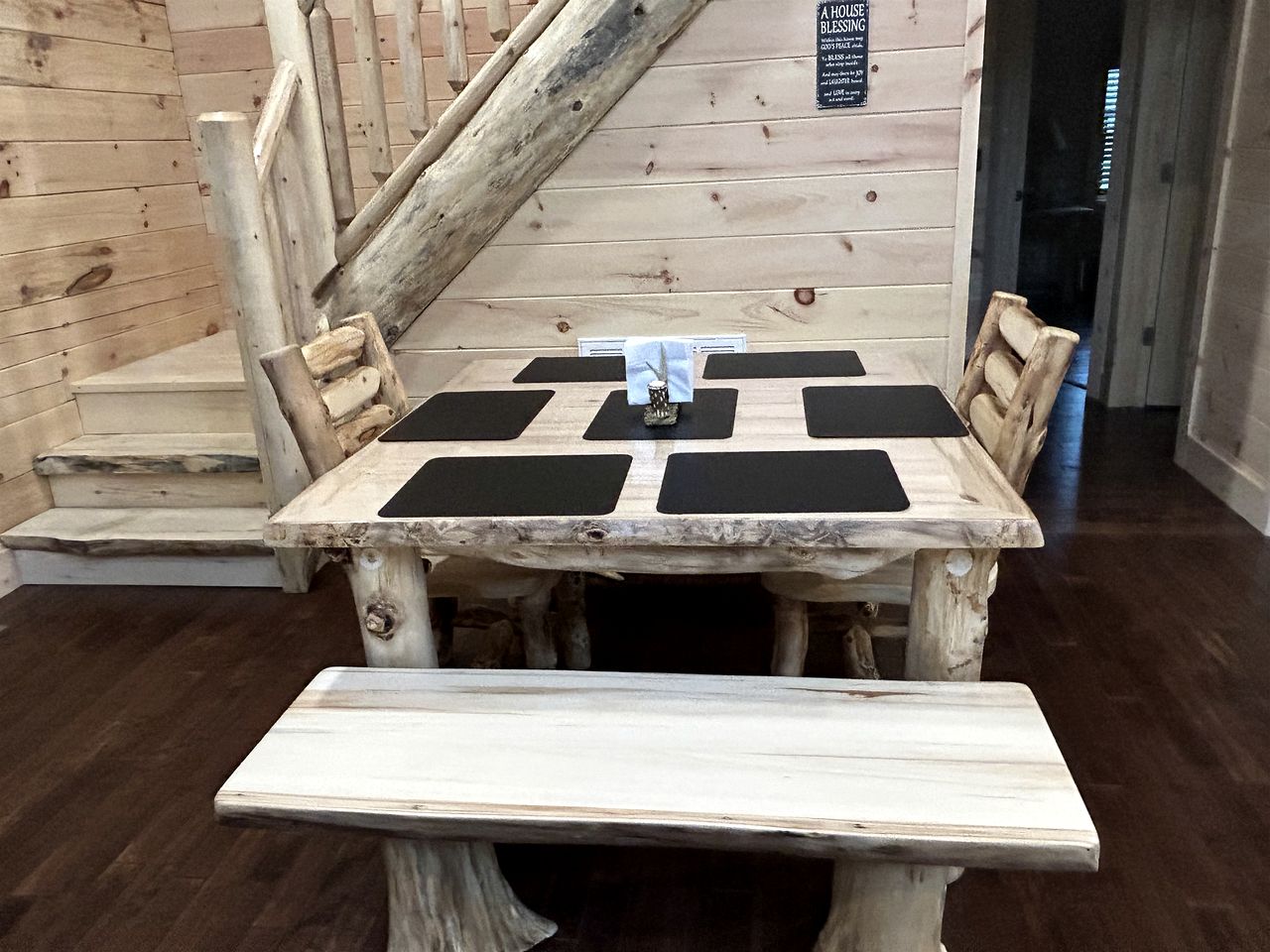 Incredible Cabin with Fireplace and Hot-tub in Campbellsville, Kentucky