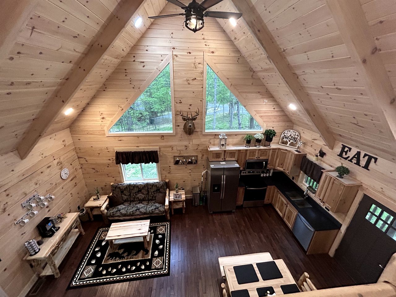 Incredible Cabin with Fireplace and Hot-tub in Campbellsville, Kentucky