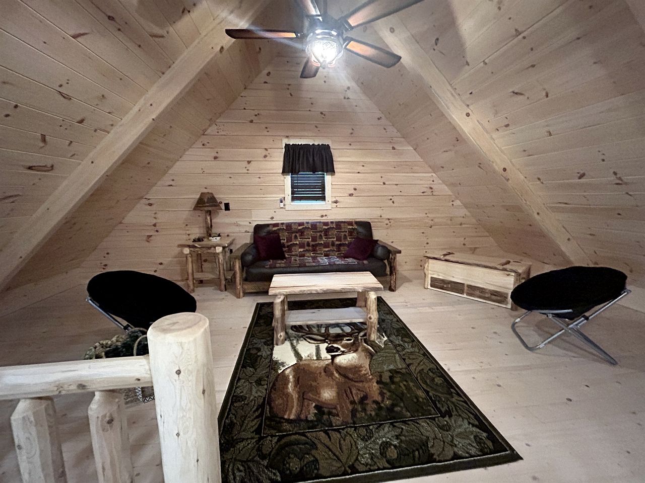 Incredible Cabin with Fireplace and Hot-tub in Campbellsville, Kentucky
