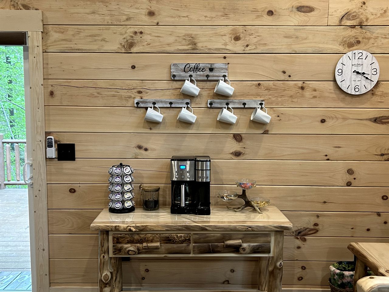 Incredible Cabin with Fireplace and Hot-tub in Campbellsville, Kentucky