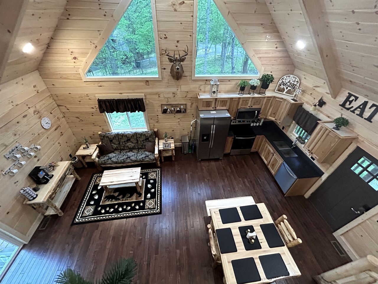 Incredible Cabin with Fireplace and Hot-tub in Campbellsville, Kentucky