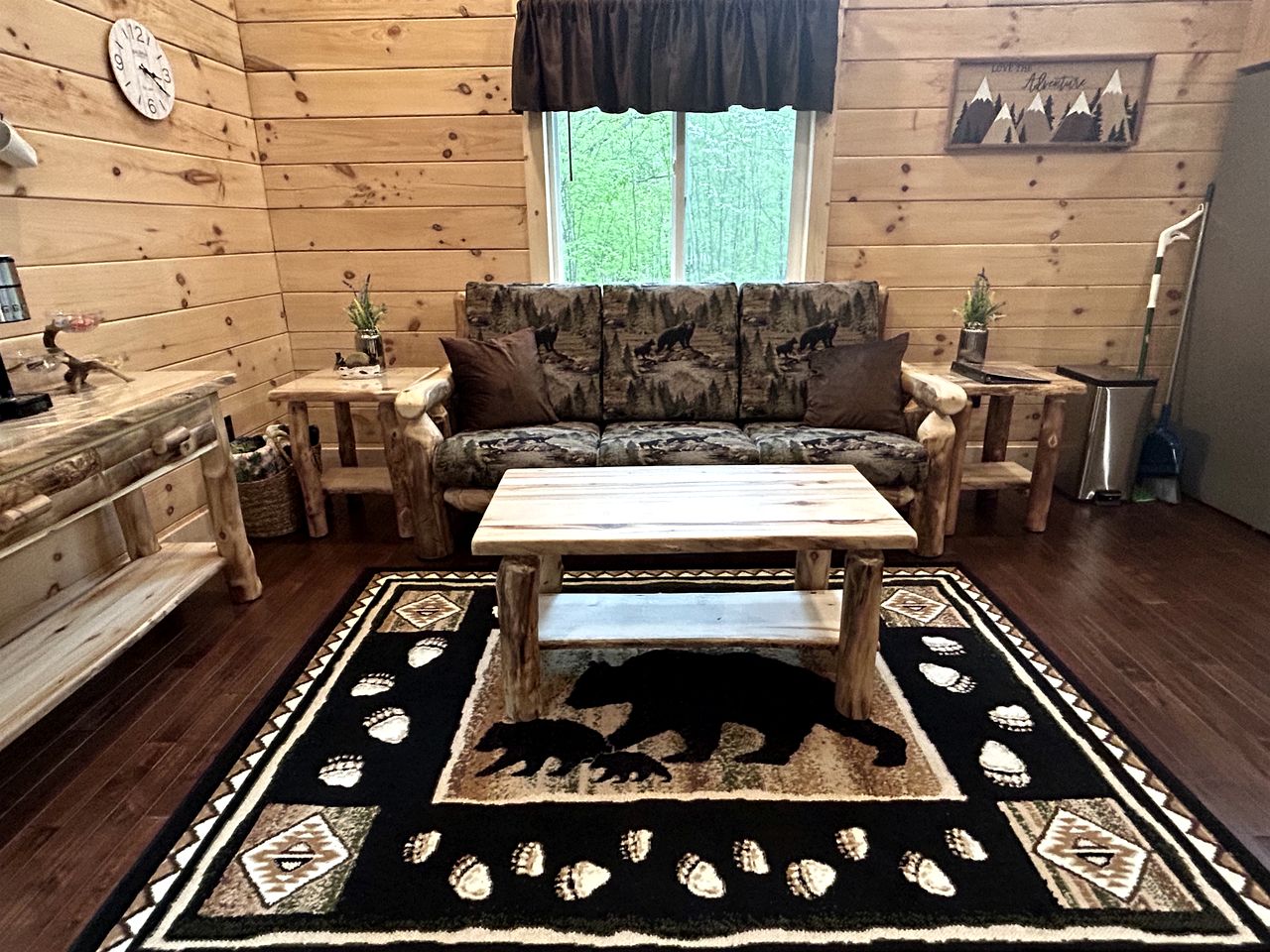 Incredible Cabin with Fireplace and Hot-tub in Campbellsville, Kentucky