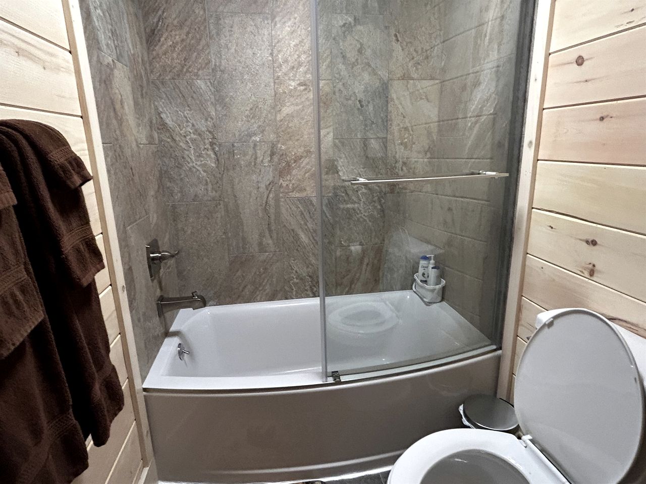 Incredible Cabin with Fireplace and Hot-tub in Campbellsville, Kentucky