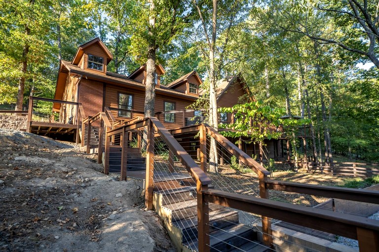 Enchanting Woodland Cabin Escape with Creekside Views near Lake Hamilton Arkansas