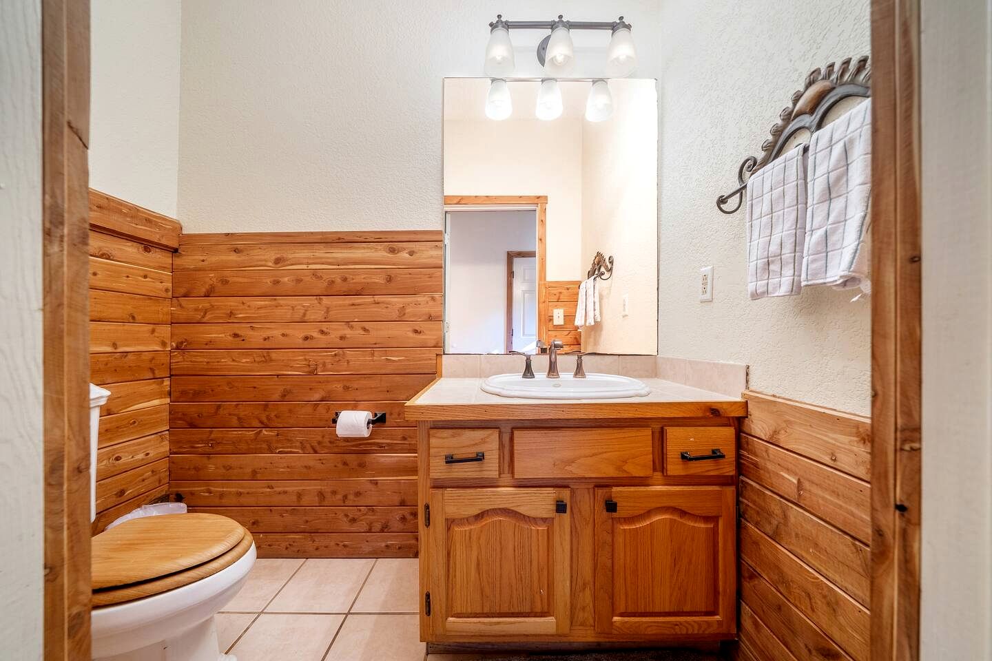 Enchanting Woodland Cabin Escape with Creekside Views near Lake Hamilton Arkansas