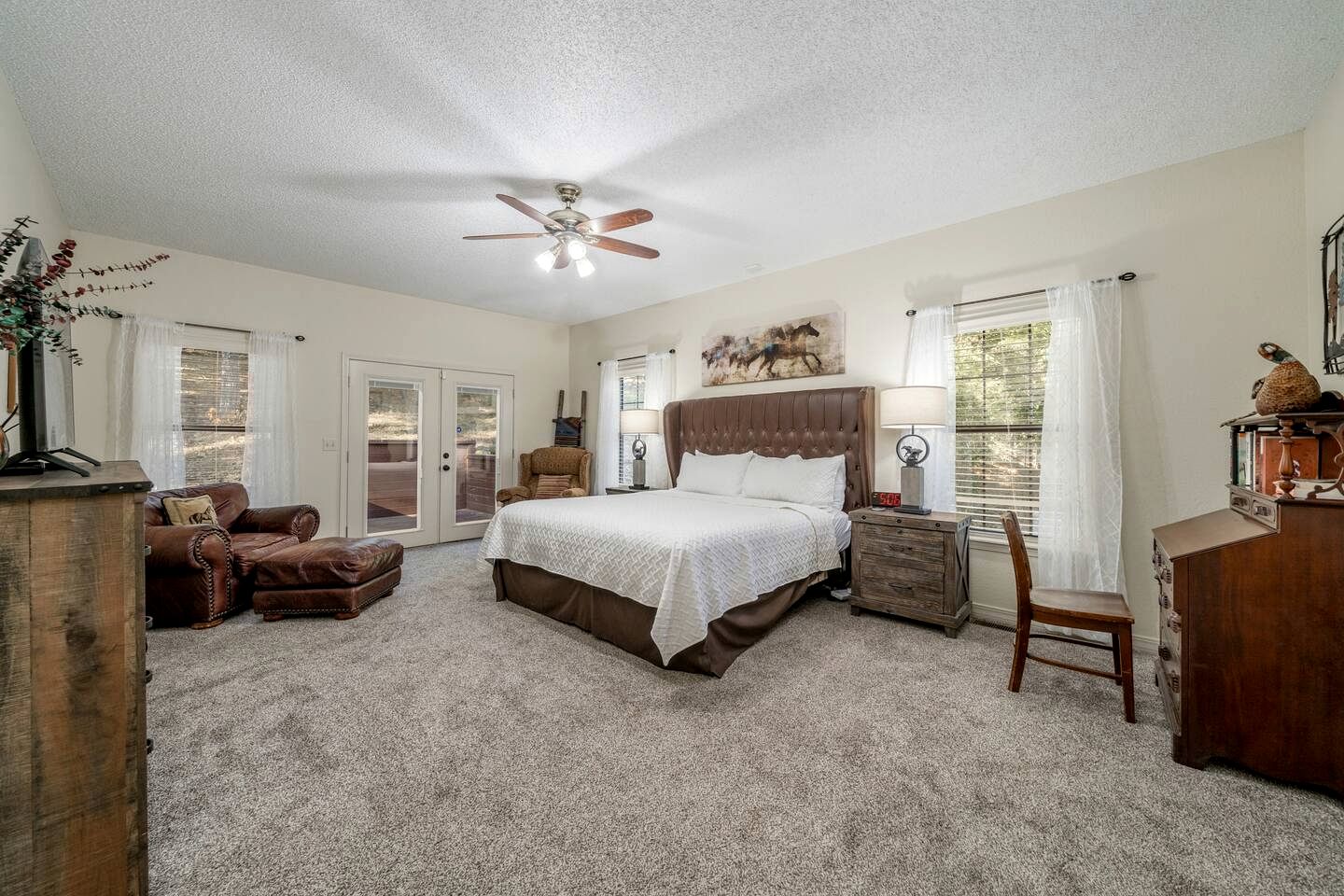 Enchanting Woodland Cabin Escape with Creekside Views near Lake Hamilton Arkansas