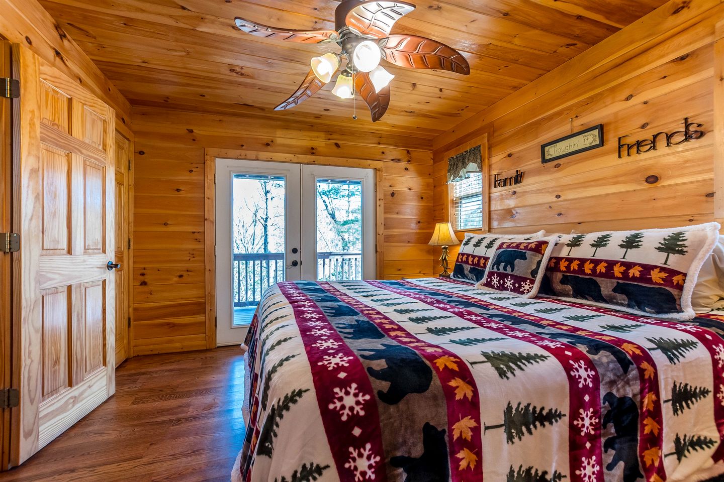 Incredible Cabin with Pool Table and Hot-Tub in Cleveland, Georgia
