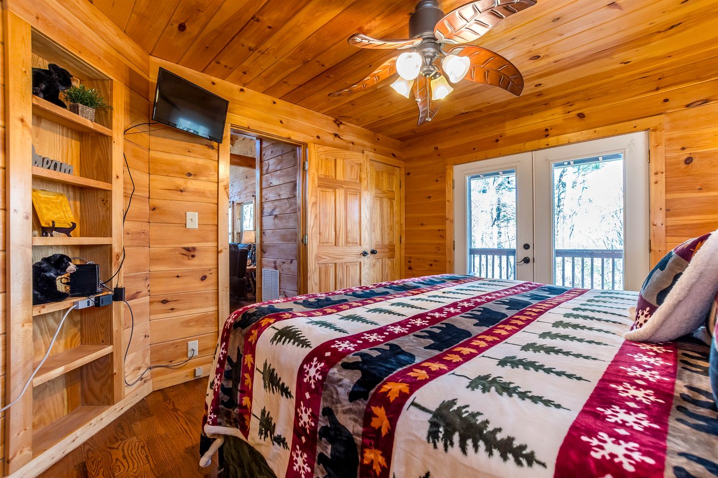 Incredible Cabin with Pool Table and Hot-Tub in Cleveland, Georgia