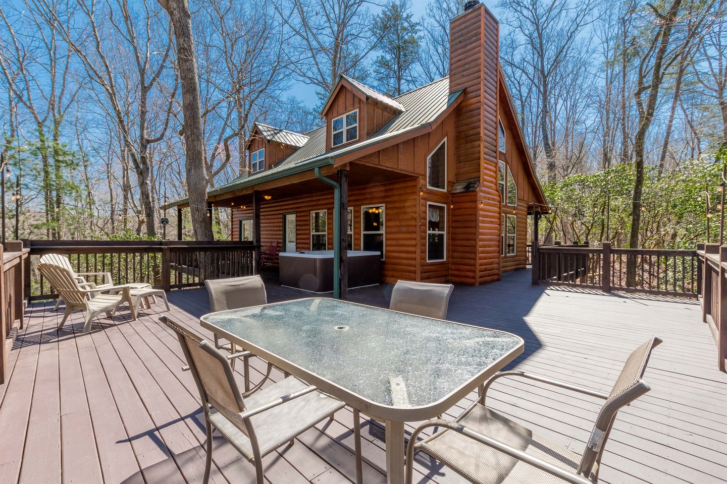 Incredible Cabin with Pool Table and Hot-Tub in Cleveland, Georgia