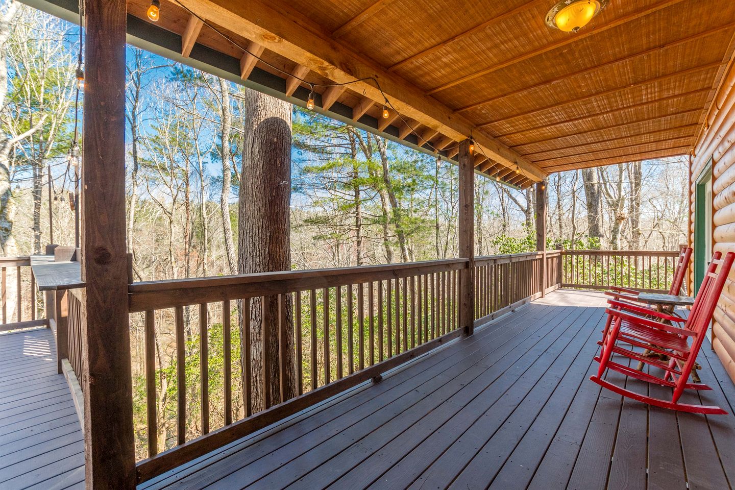 Incredible Cabin with Pool Table and Hot-Tub in Cleveland, Georgia