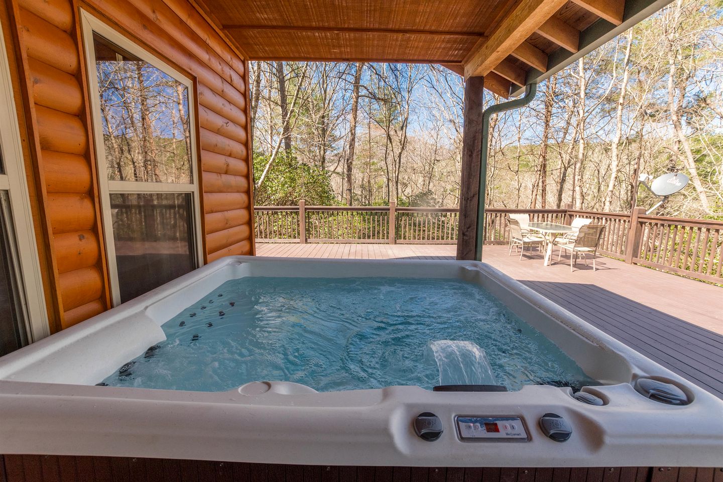 Incredible Cabin with Pool Table and Hot-Tub in Cleveland, Georgia