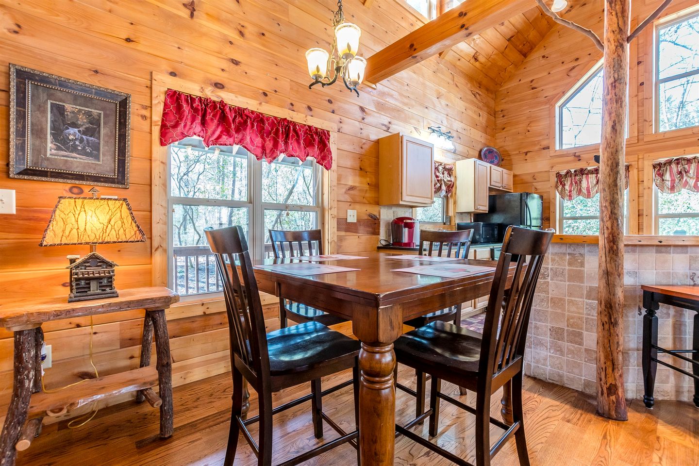 Incredible Cabin with Pool Table and Hot-Tub in Cleveland, Georgia