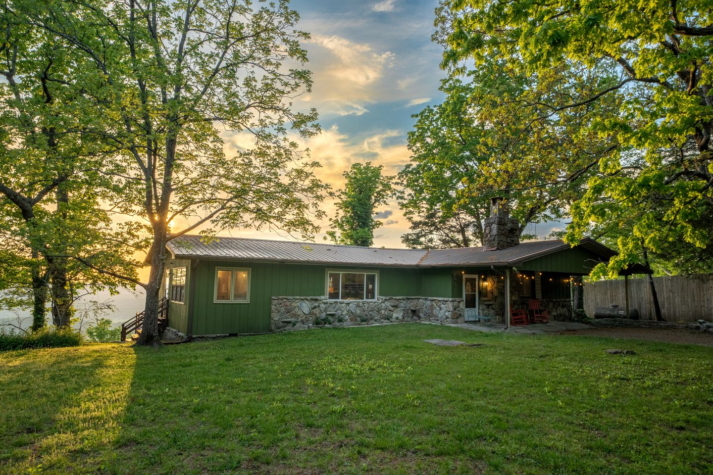 Incredible Cottage with Breathtaking Views from the Amazing Deck, the Perfect Base for Exploring the Area Around Mentone, Alabama
