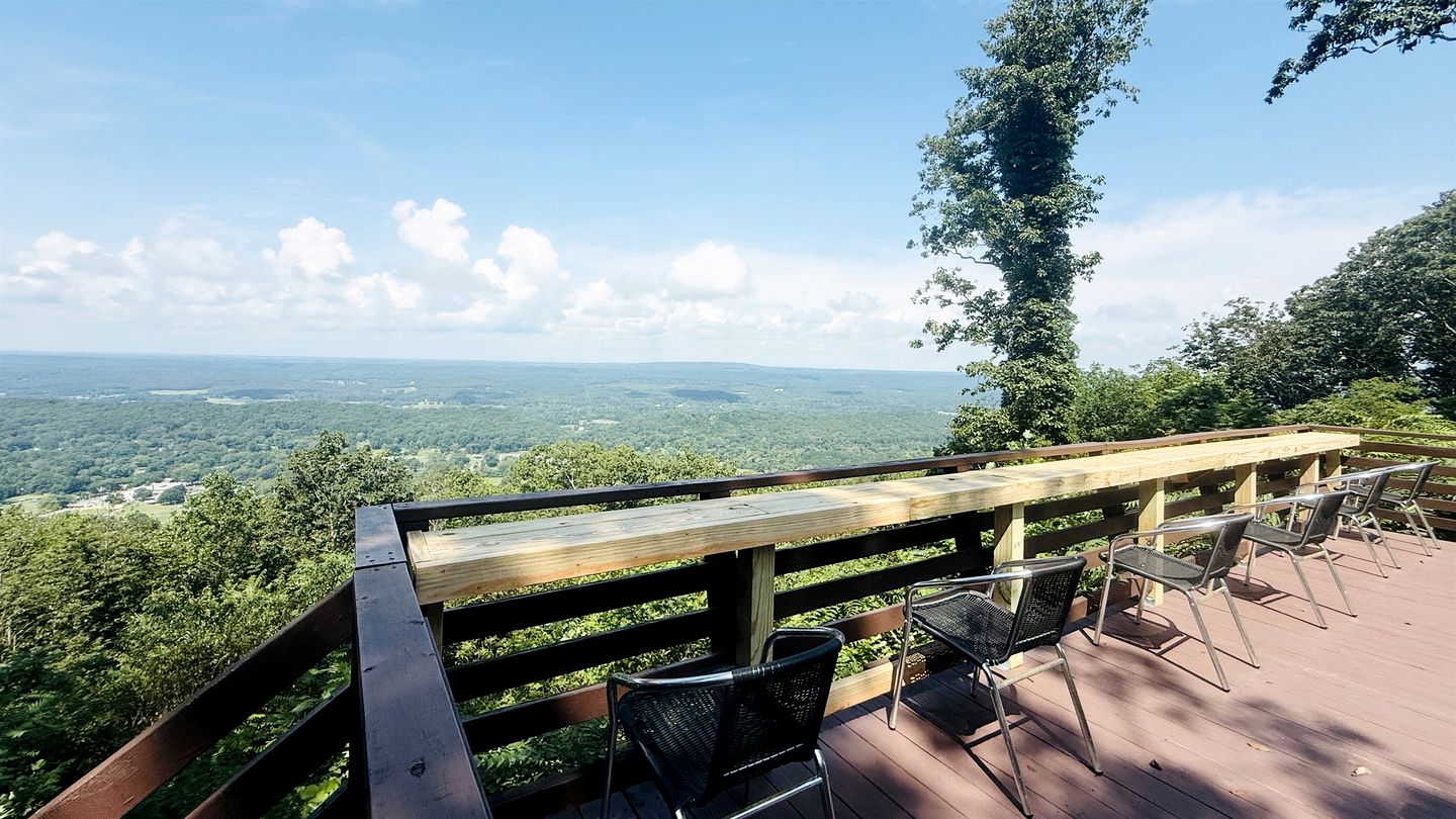 Incredible Cottage with Breathtaking Views from the Amazing Deck, the Perfect Base for Exploring the Area Around Mentone, Alabama