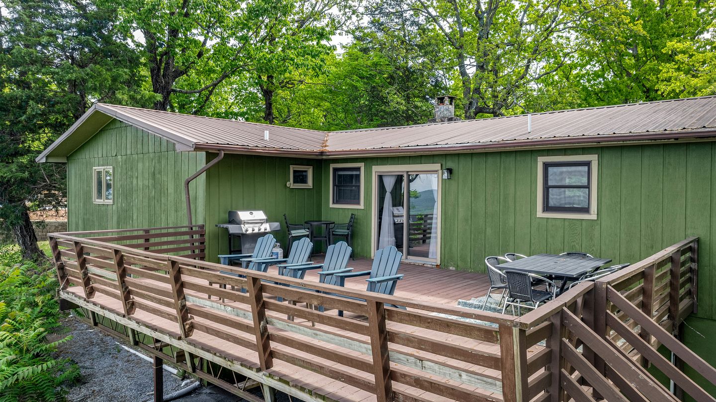 Incredible Cottage with Breathtaking Views from the Amazing Deck, the Perfect Base for Exploring the Area Around Mentone, Alabama