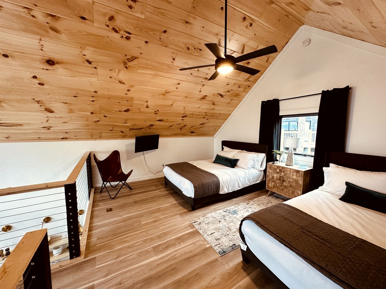 Incredible Cottage with Hot-Tub and Deck in Sevierville, Tennessee