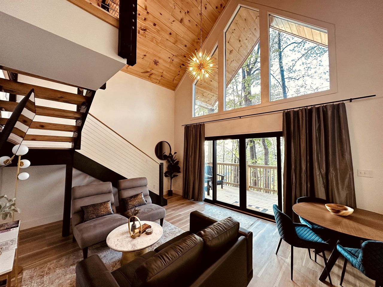 Incredible Cottage with Hot-Tub and Deck in Sevierville, Tennessee