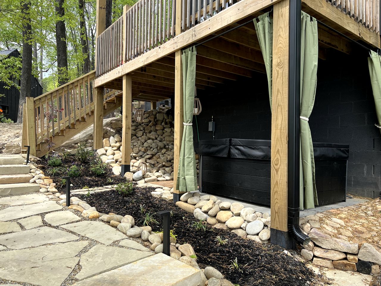 Incredible Cottage with Hot-Tub and Deck in Sevierville, Tennessee