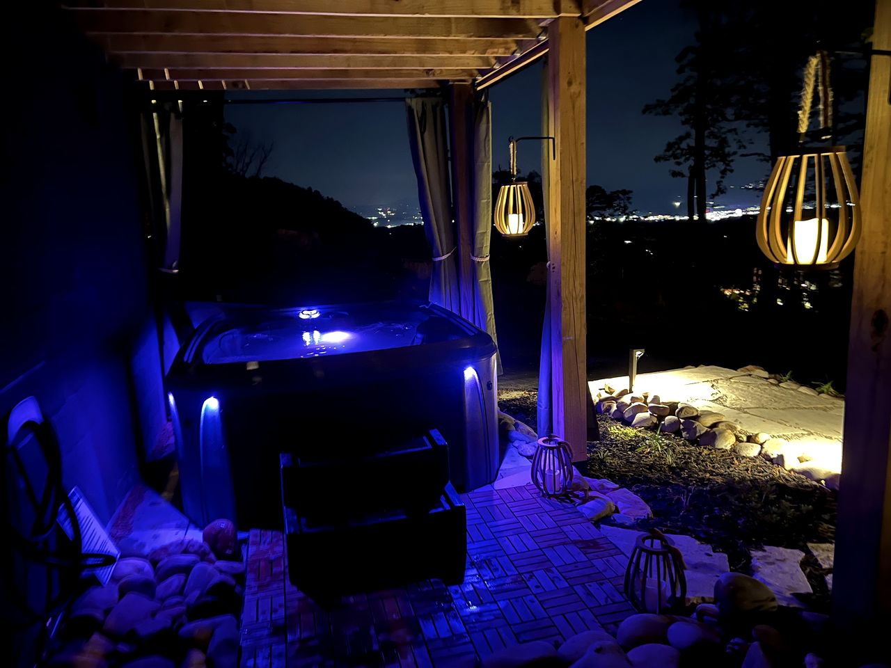 Incredible Cottage with Hot-Tub and Deck in Sevierville, Tennessee