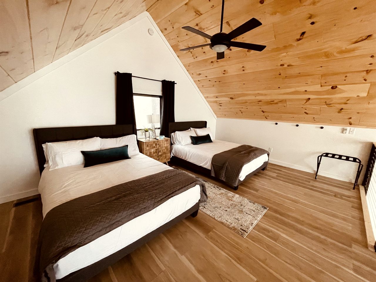 Incredible Cottage with Hot-Tub and Deck in Sevierville, Tennessee