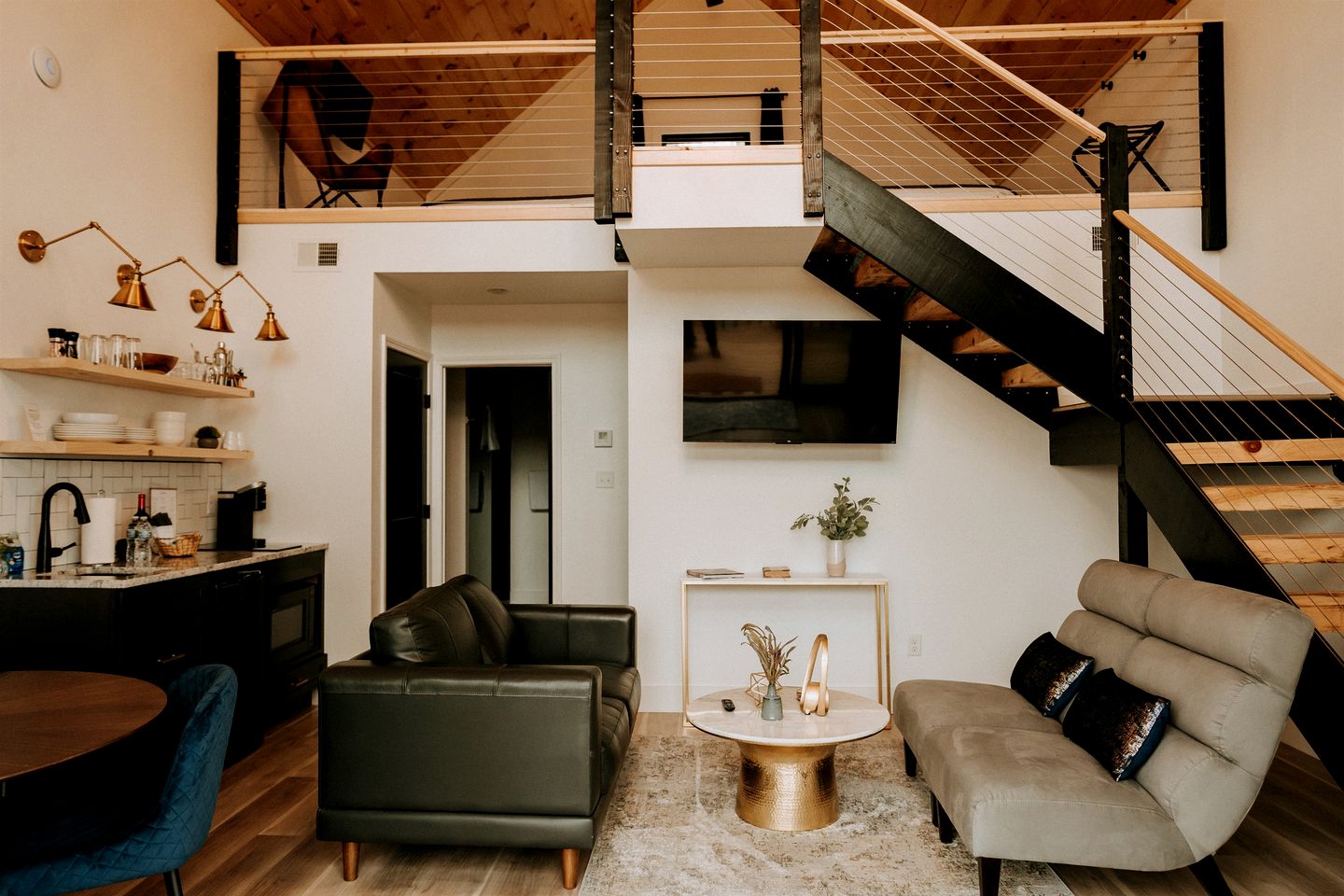 Incredible Cottage with Hot-Tub and Deck in Sevierville, Tennessee