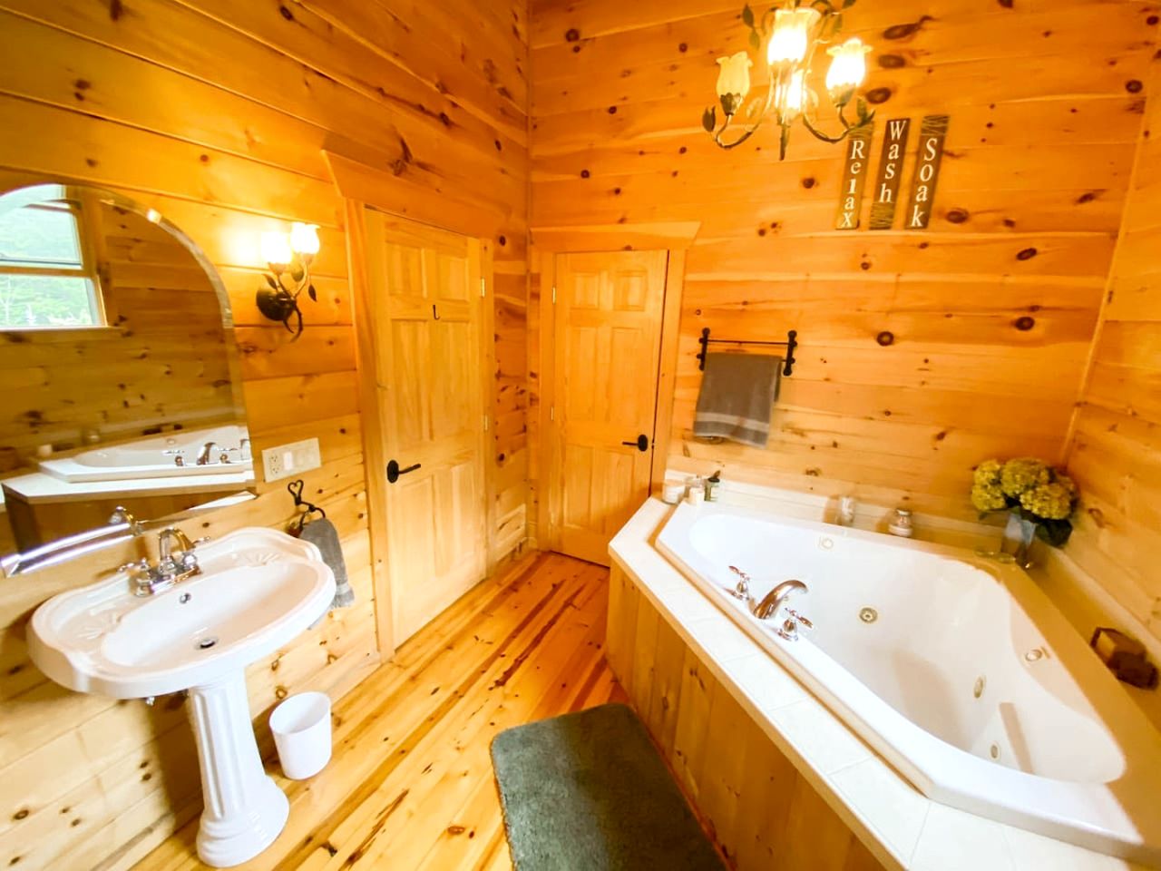 Incredible Cottage with Swimming Pool and Fantastic Sights in Conway, New Hampshire