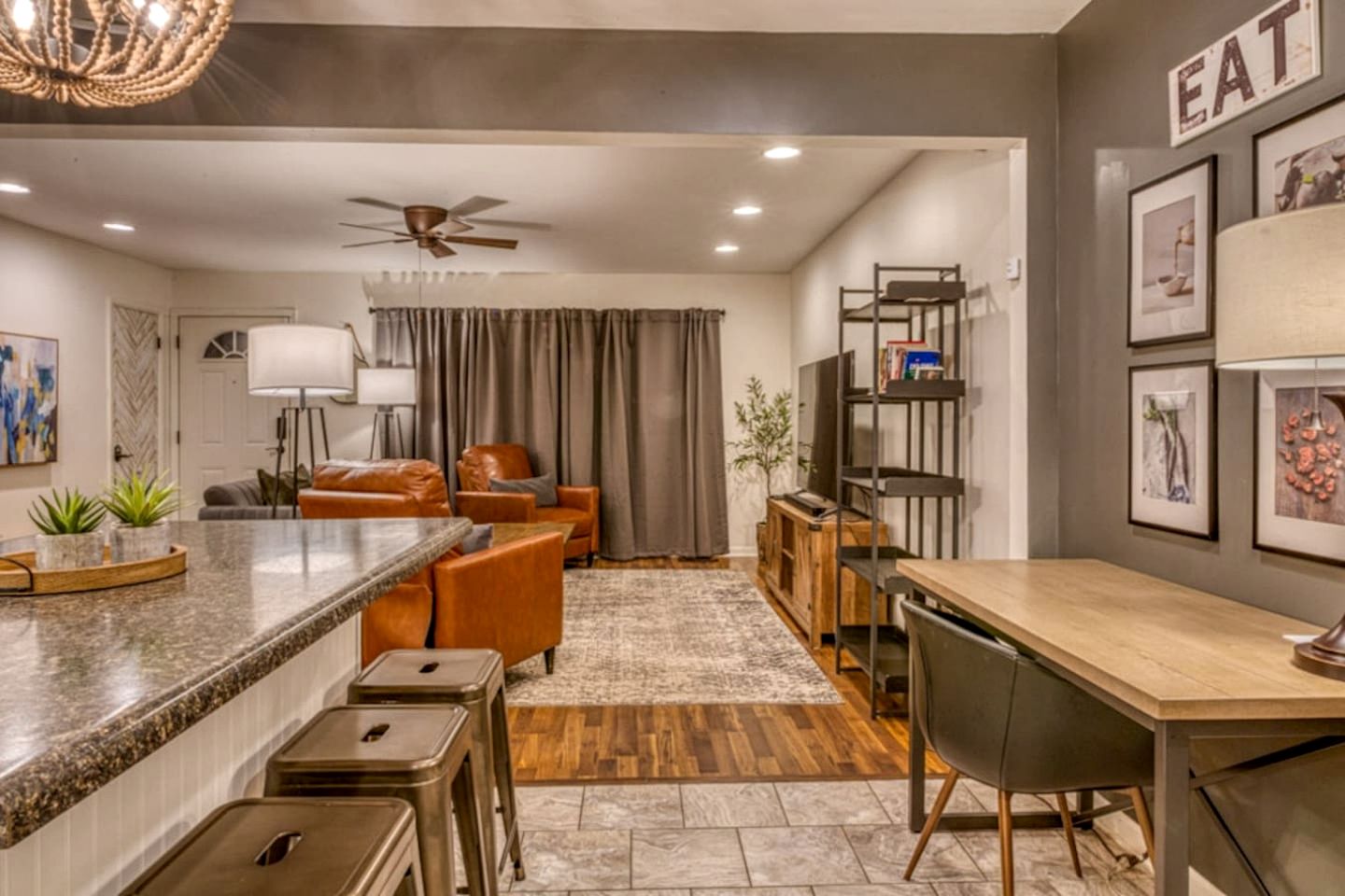 Incredible Cozy Cottage with Hot-tub in Gary, Indiana