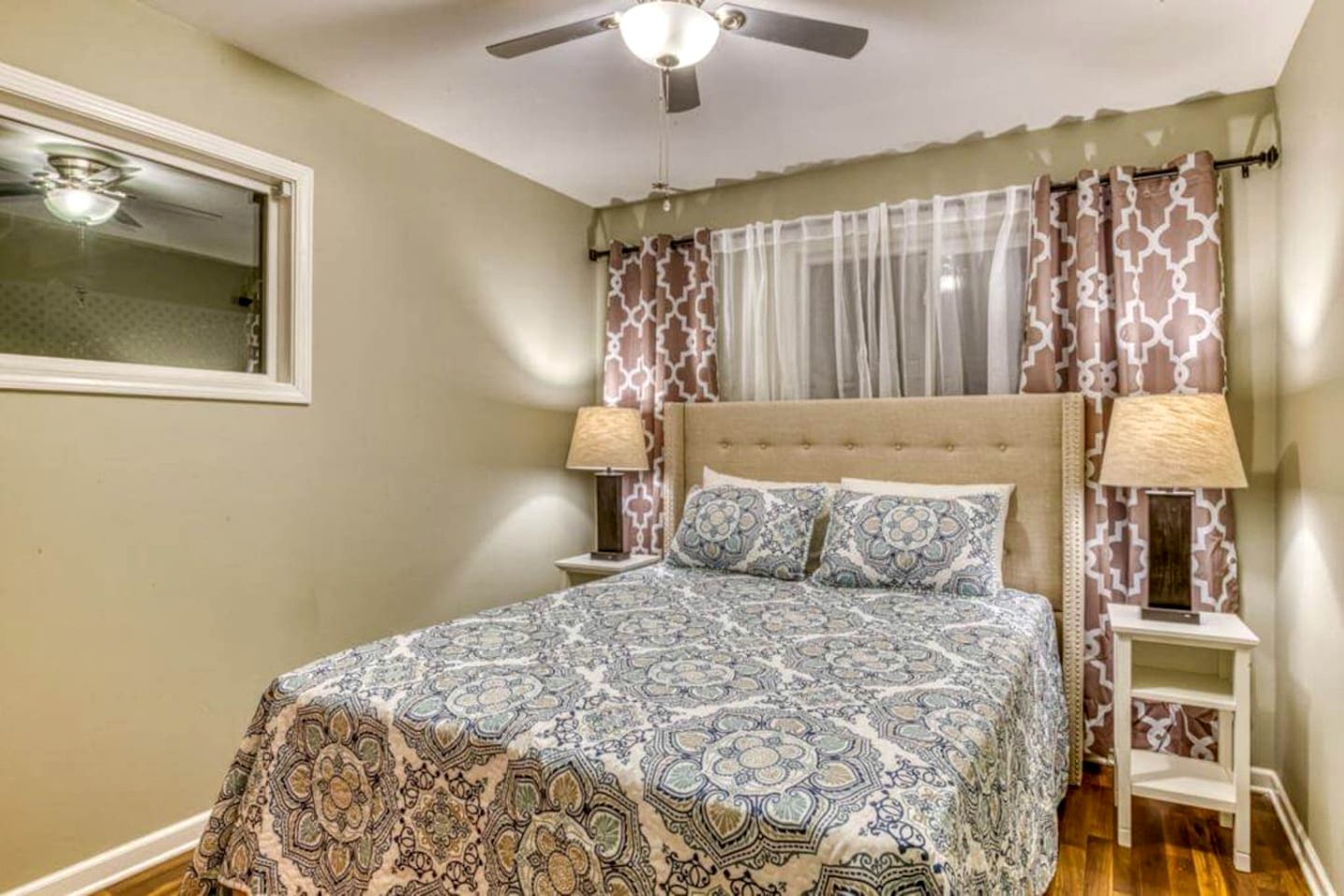 Incredible Cozy Cottage with Hot-tub in Gary, Indiana