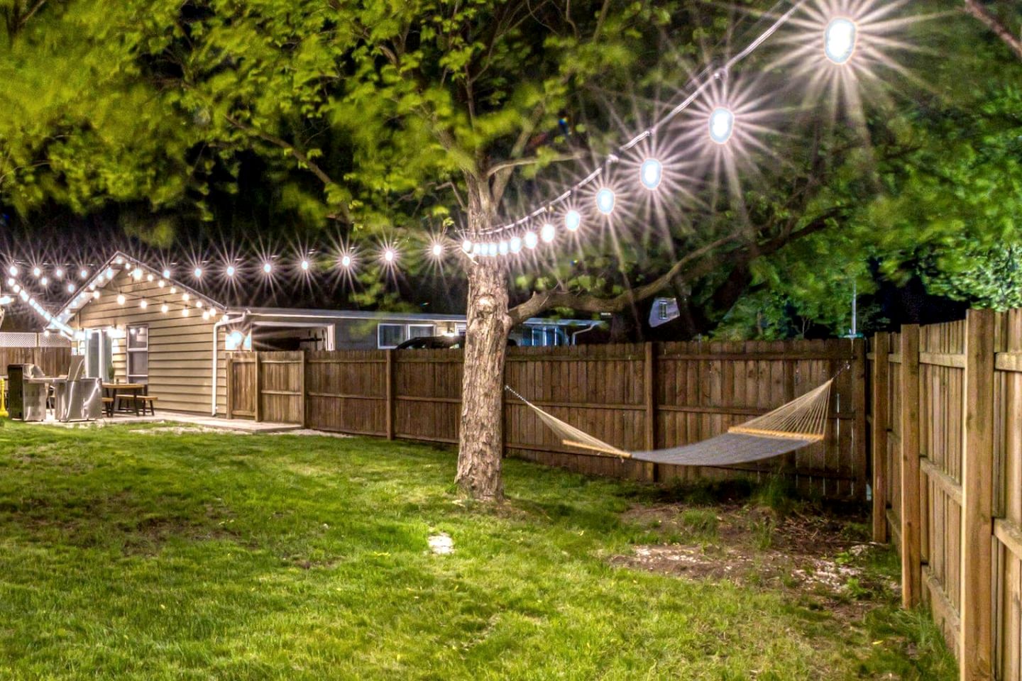 Incredible Cozy Cottage with Hot-tub in Gary, Indiana