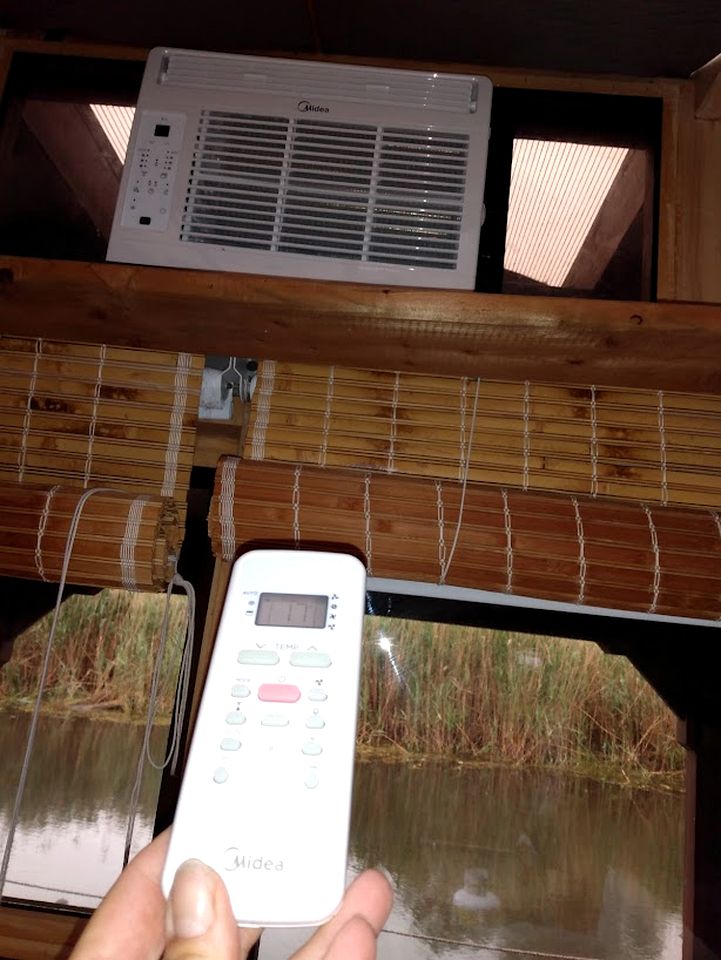 Incredible Floating Home with Barbecue in Ile-aux-Noix, Quebec