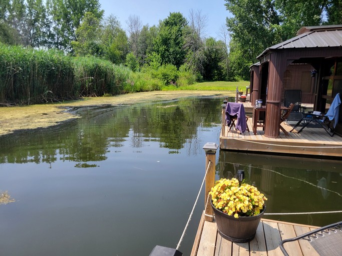 Floating Homes (Canada, Île-aux-Noix,, Quebec)