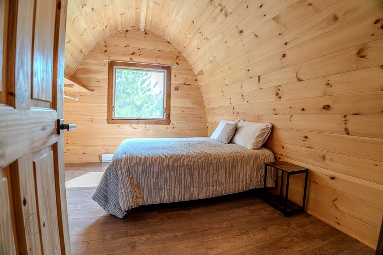 Pods (Canada, Saint-Alexis-des-Monts, Quebec)