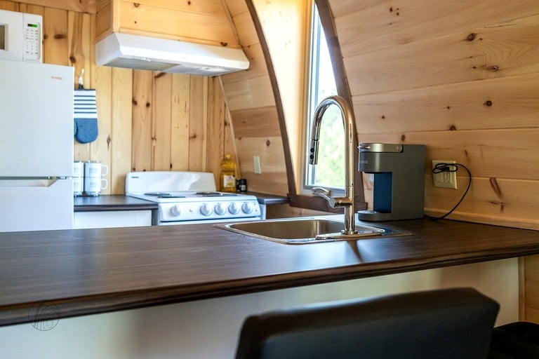 Pods (Canada, Saint-Alexis-des-Monts, Quebec)