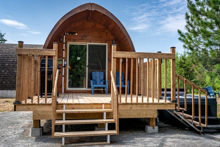 Pods (Canada, Saint-Alexis-des-Monts, Quebec)