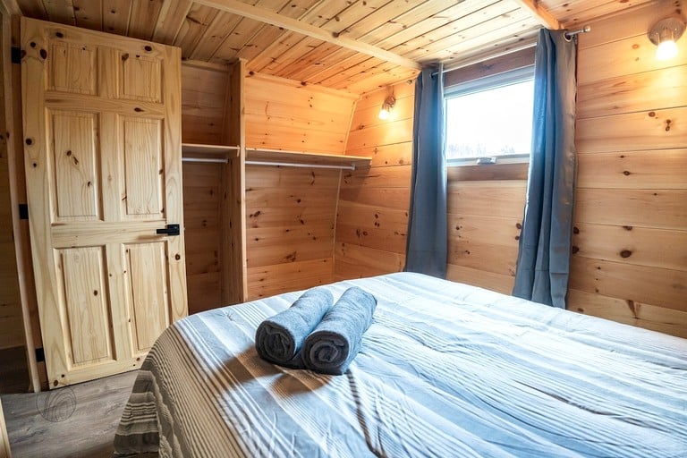 Pods (Canada, Saint-Alexis-des-Monts, Quebec)
