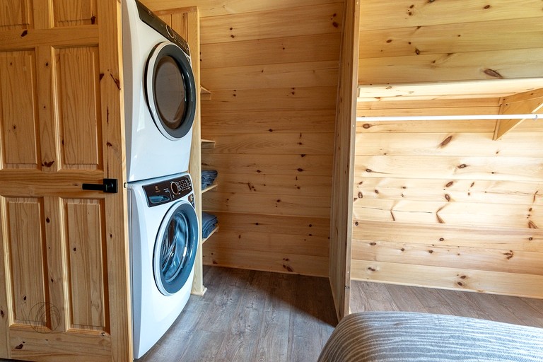 Pods (Canada, Saint-Alexis-des-Monts, Quebec)
