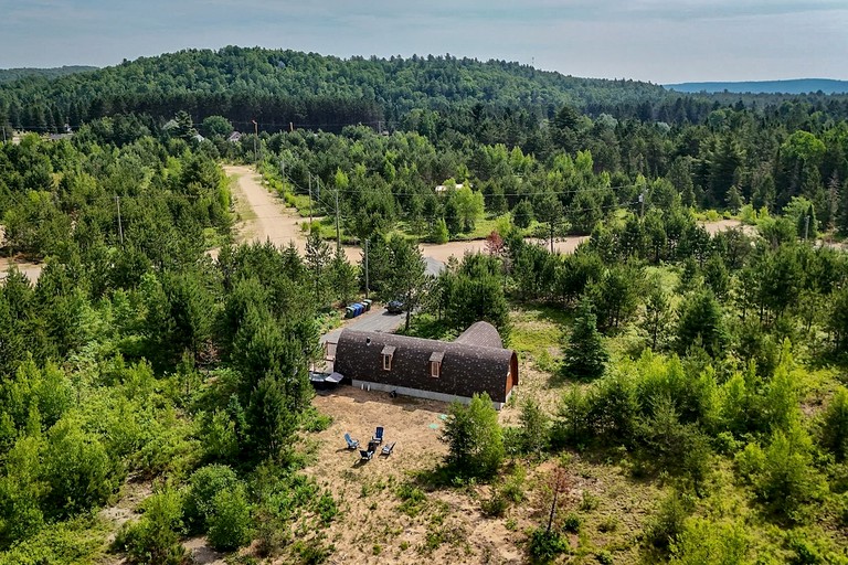 Pods (Canada, Saint-Alexis-des-Monts, Quebec)
