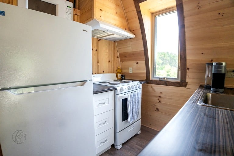 Pods (Canada, Saint-Alexis-des-Monts, Quebec)