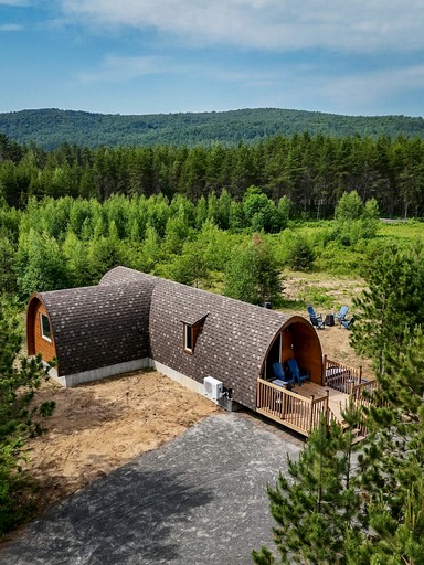 Pods (Canada, Saint-Alexis-des-Monts, Quebec)