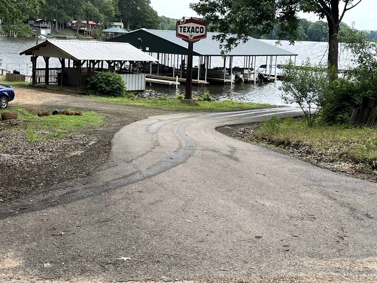 Incredible Lakefront Cabin for a Wonderful Family Adventure in Nature in Hemphill, Texas