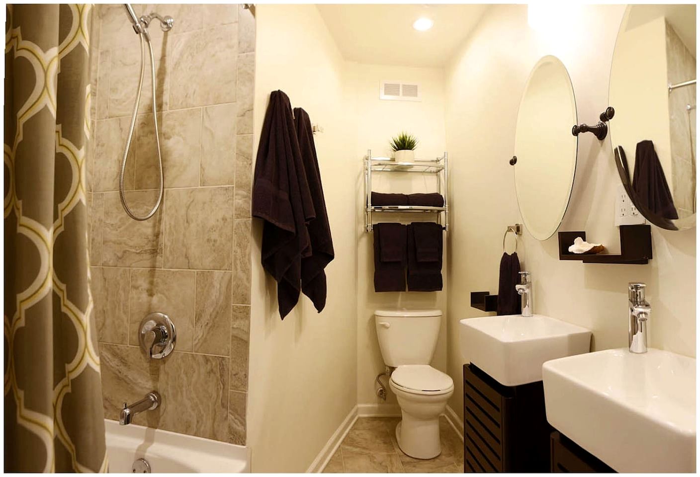 Incredible Lakefront Villa with Gorgeus Sights and Fireplace in Gary, Indiana