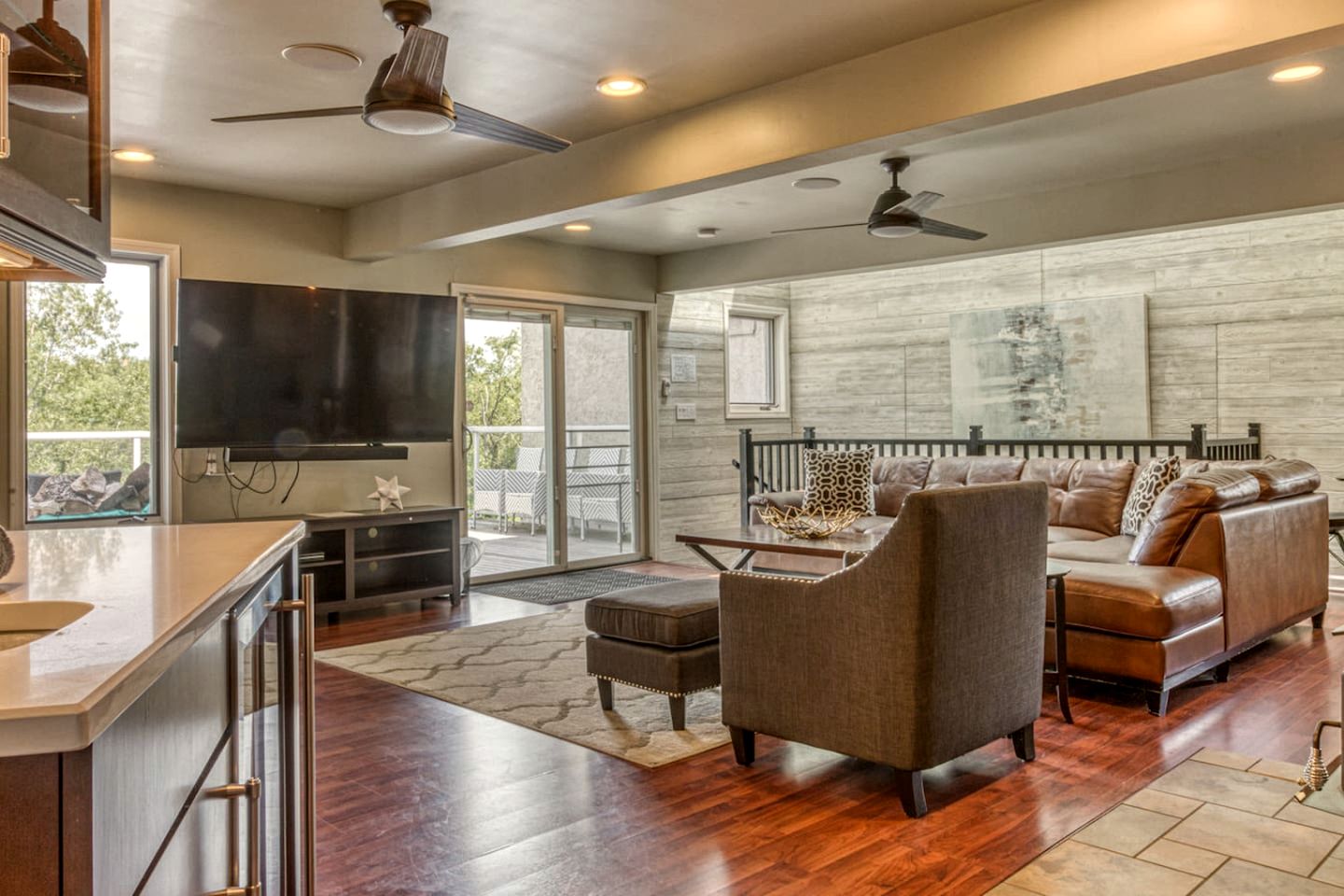 Incredible Lakefront Villa with Gorgeus Sights and Fireplace in Gary, Indiana