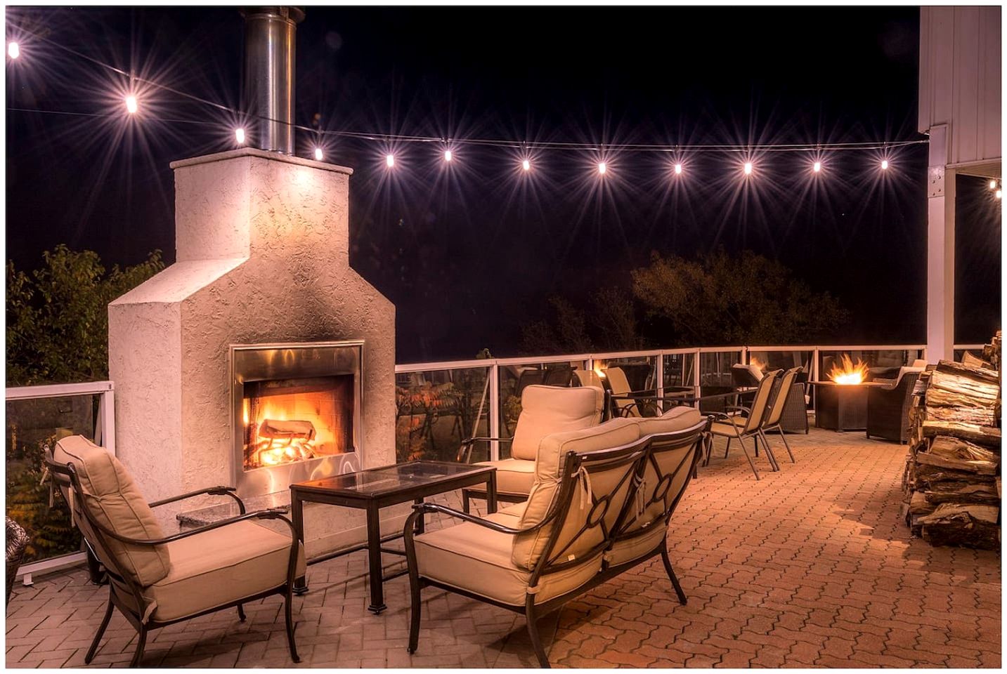 Incredible Lakefront Villa with Gorgeus Sights and Fireplace in Gary, Indiana