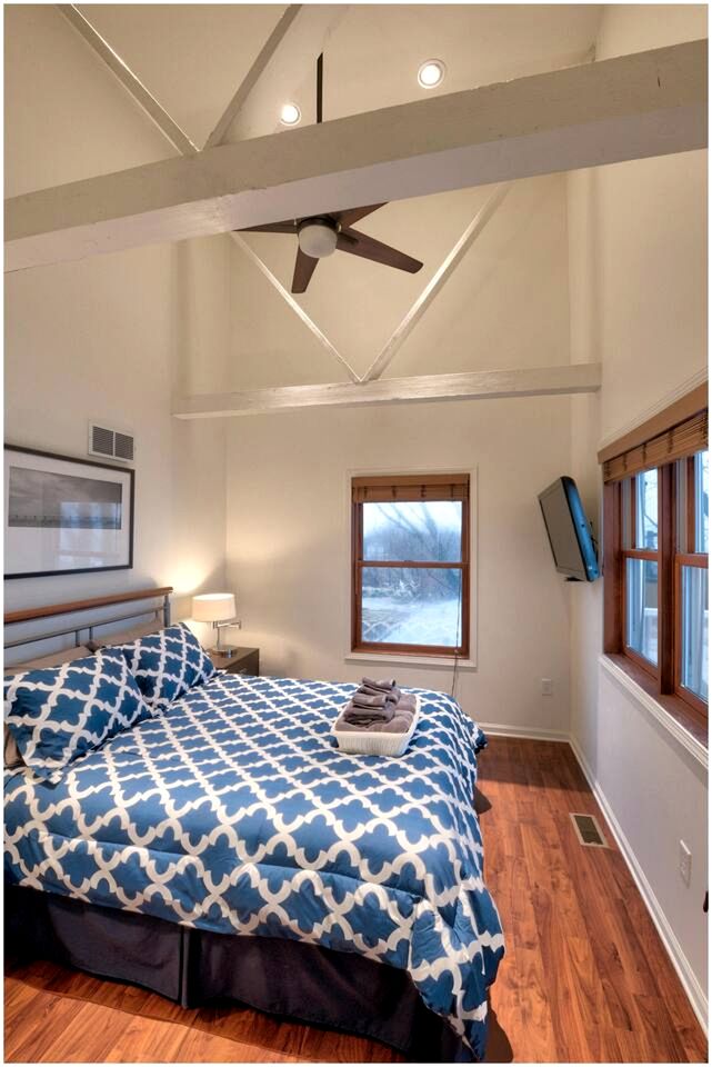 Incredible Lakefront Villa with Gorgeus Sights and Fireplace in Gary, Indiana